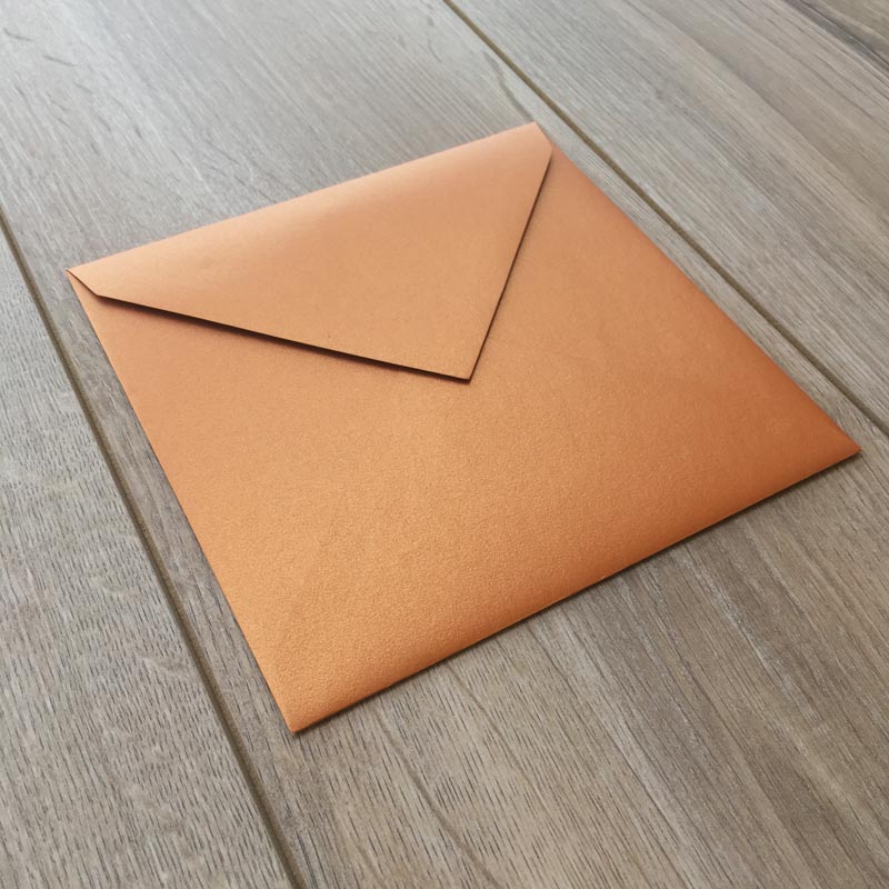 Sijoča bakrena kuverta 17x17cm Sijoča bakrena kuverta 17x17cm